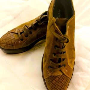 💐BEAUTIFUL STEPHANE KELIAN LUXURIOUS SUEDE PLATFORMS 💐